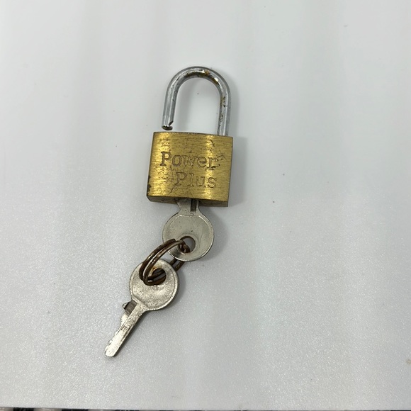 Super tiny lock 🔐 - Picture 1 of 9